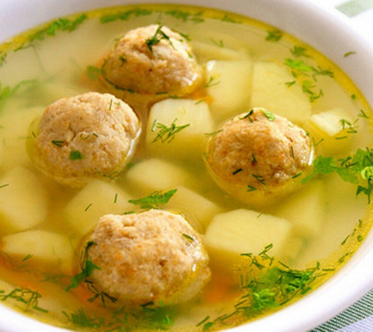 Суп картофельный с фрикадельками из курицы