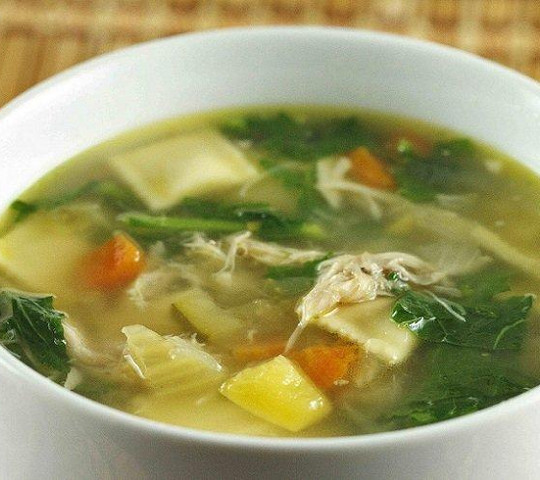Щи зеленые из шпината с курицей