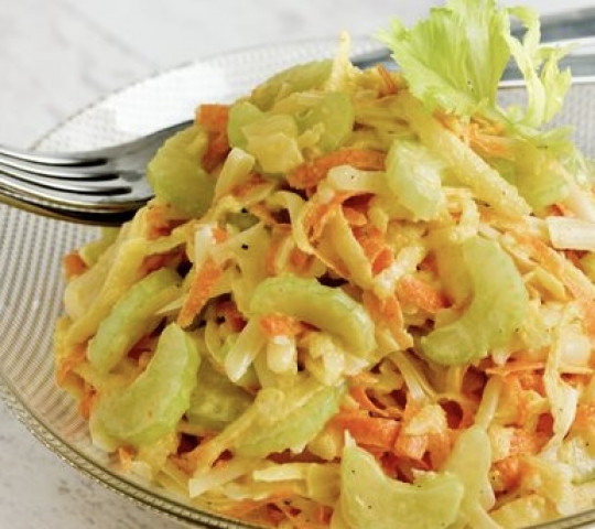 Морковь с сельдереем и яблоком